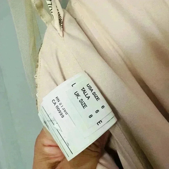 MoriLee Gold Sequin Gown
Sweetheart Neckline Illusion Size 6 - Picture 14 of 16